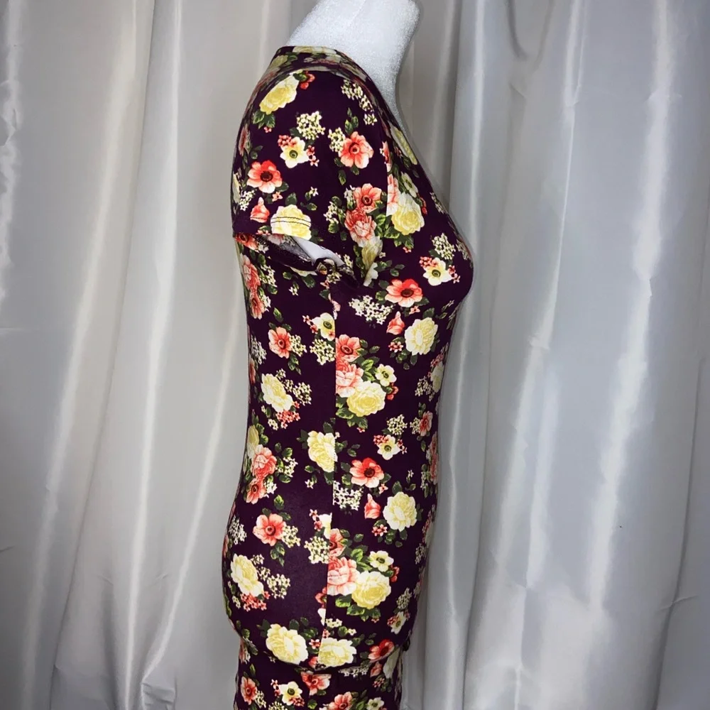 Wet Seal V-Neck T-Shirt Brown With Floral Design Size Medium . (J) - Picture 4 of 9